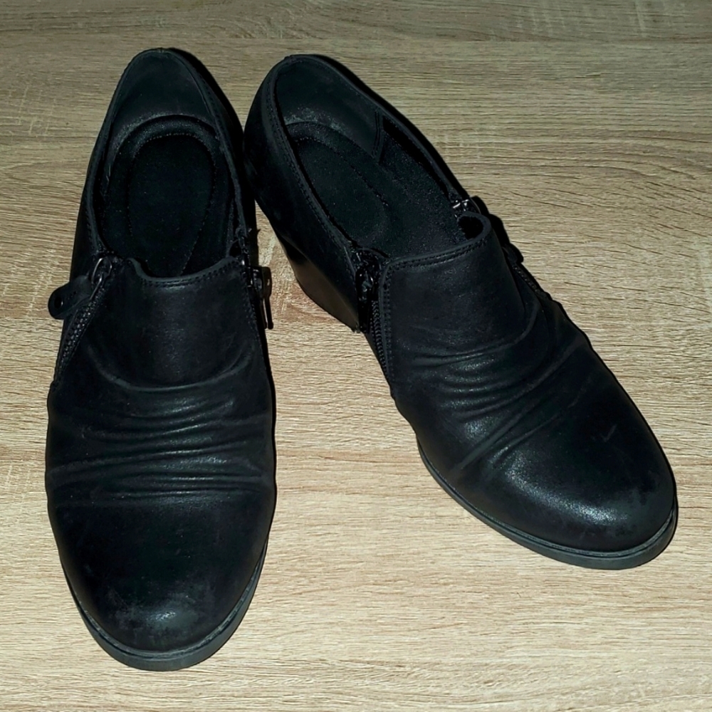 Beartraps zippered booties. 7.